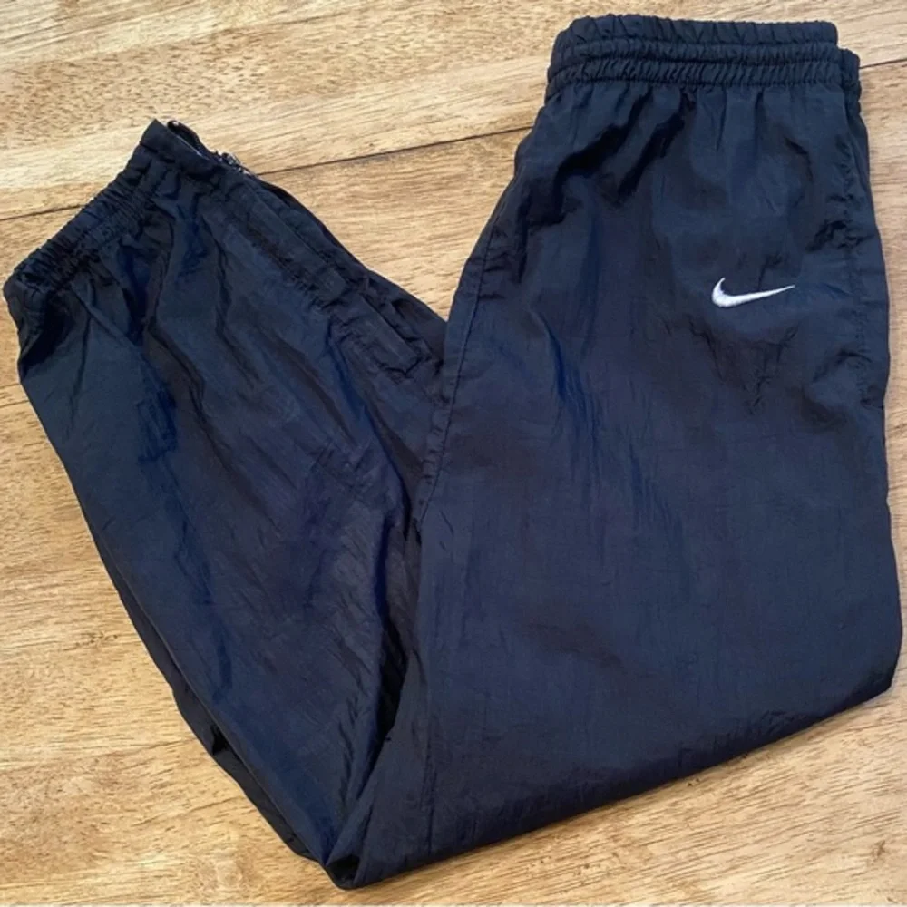 Vintage Nike Youth Size 5/6 Unisex Black Nylon Joggers With Ankle Zippers‎